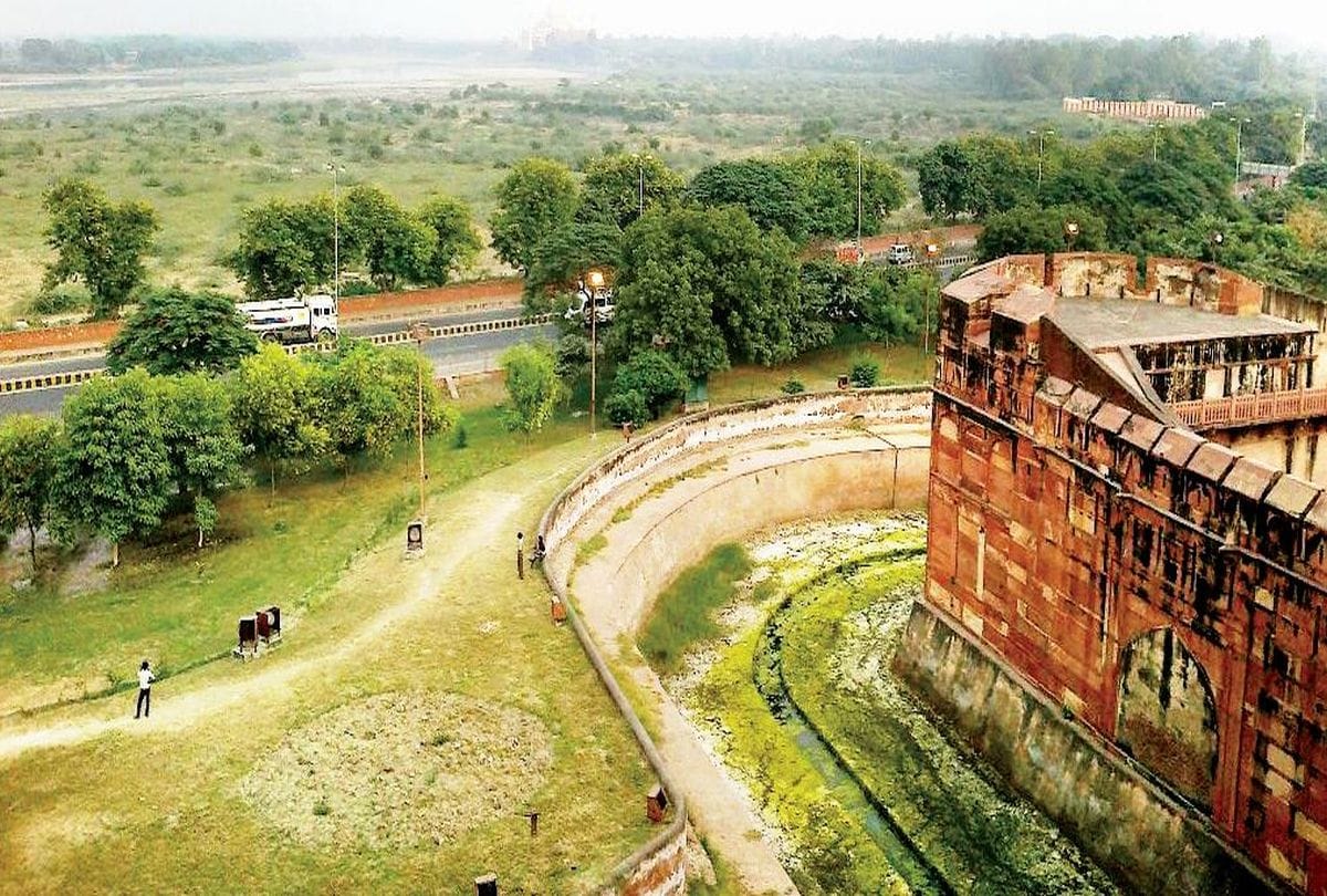 moat and walls built around Agra Fort will be Conservation