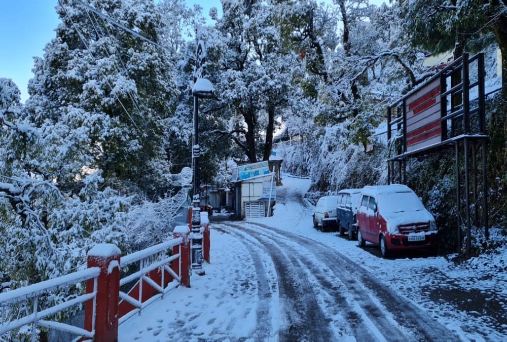 Uttarakhand weather Snowfall News update Today: 2021 First Snowfall in Mussoorie and munsiyari