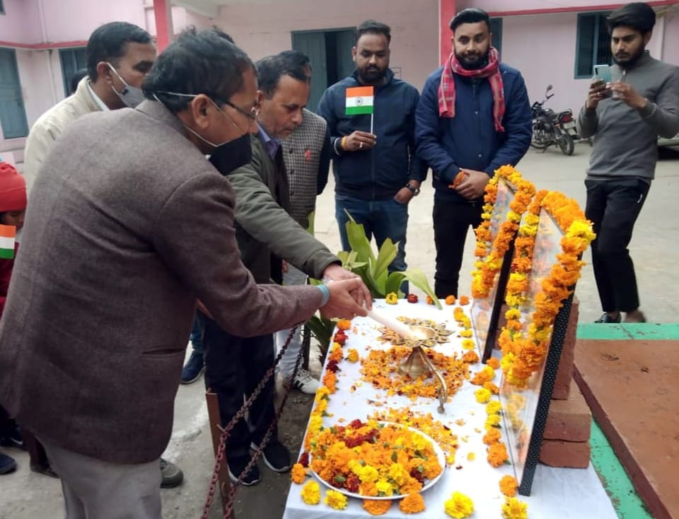 Our survival only by the sacrifice of martyrs: Kapil Dev