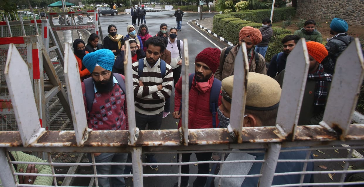 Demonstration to admit MPhil students to hostel