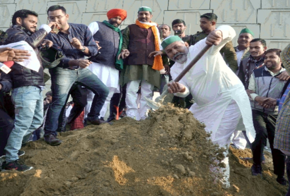 farmers protest rakesh tikait sow seeds of flowers where police planted iron nails to stop farmers entering delhi