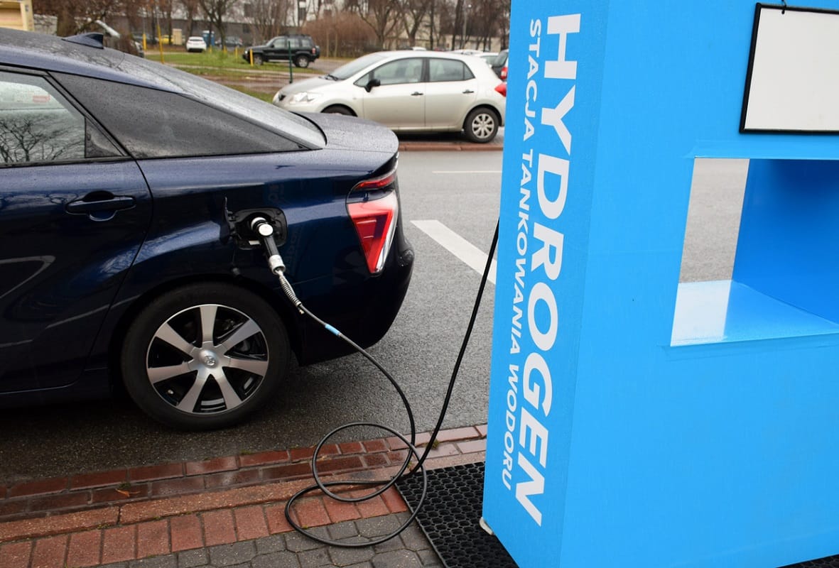 Experts predict that the introduction of hydrogen as an alternative fuel could end the fuel crisis forever