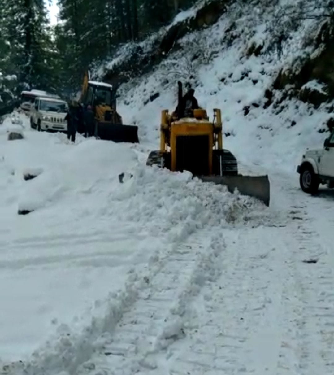 6 bus routes of Rampur including Narkanda NH 5 stalled