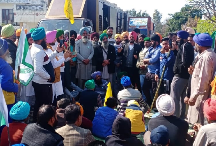 Farmers stop shooting of Actor Bobby Deol film in Patiala