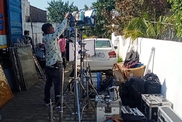 Farmers stop shooting of Actor Bobby Deol film in Patiala