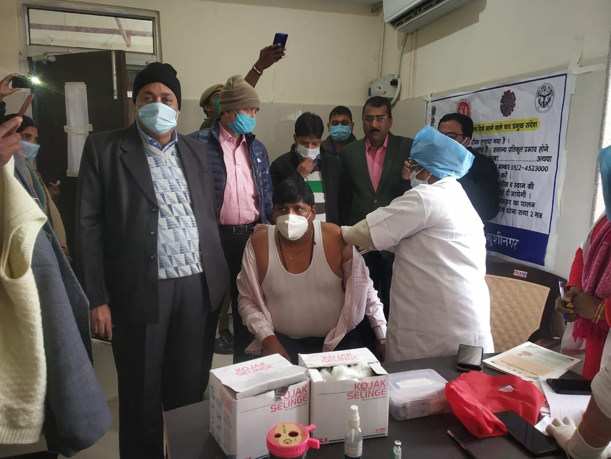 Front-line workers get anti-corona vaccine
