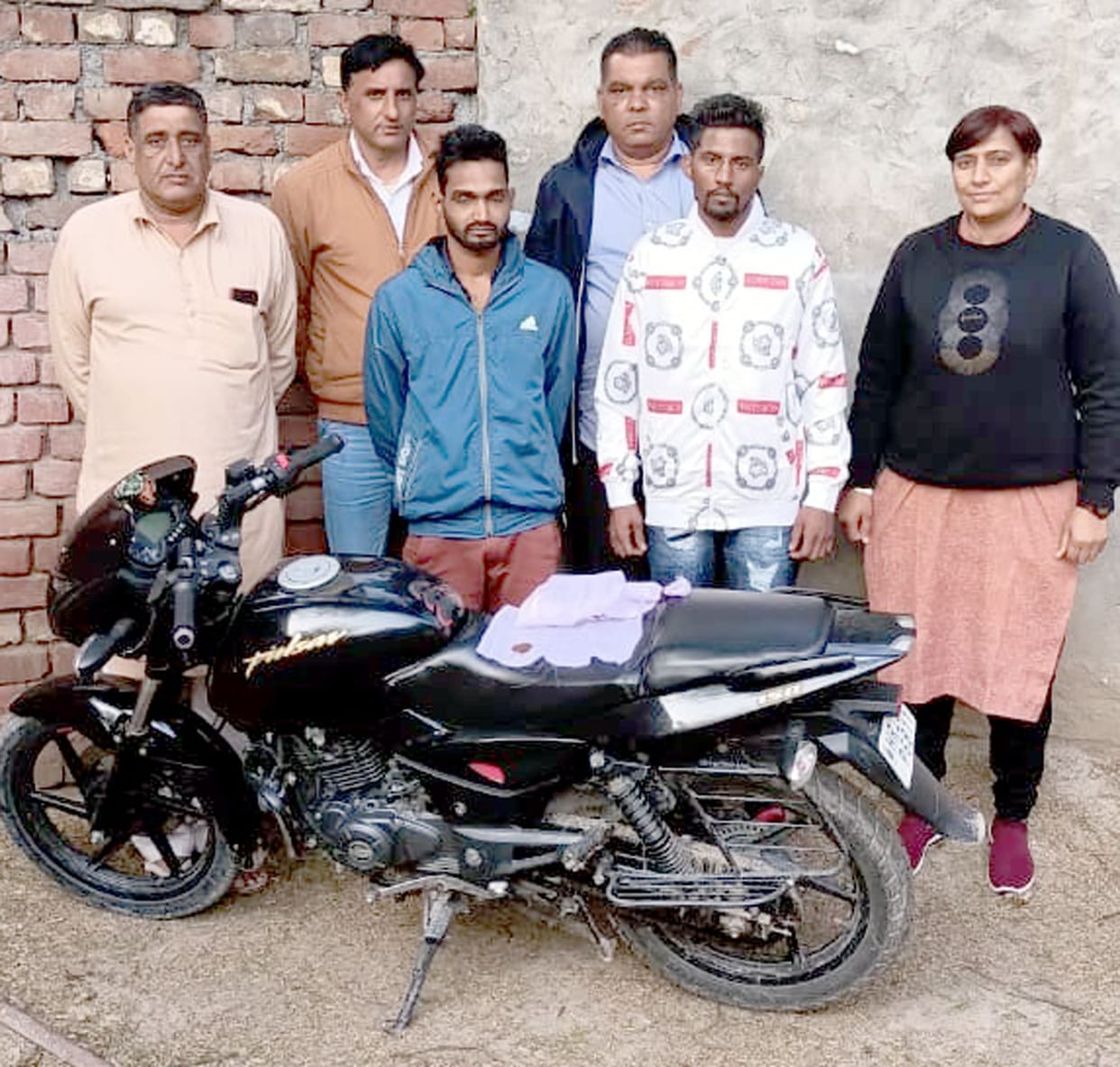 Anti-drug team caught two including 20 grams of heroin