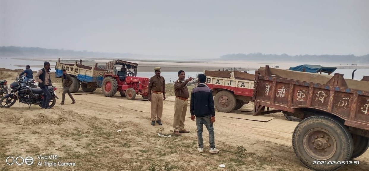 driver,stoped,pipa pul,fathepur news,overload tractor