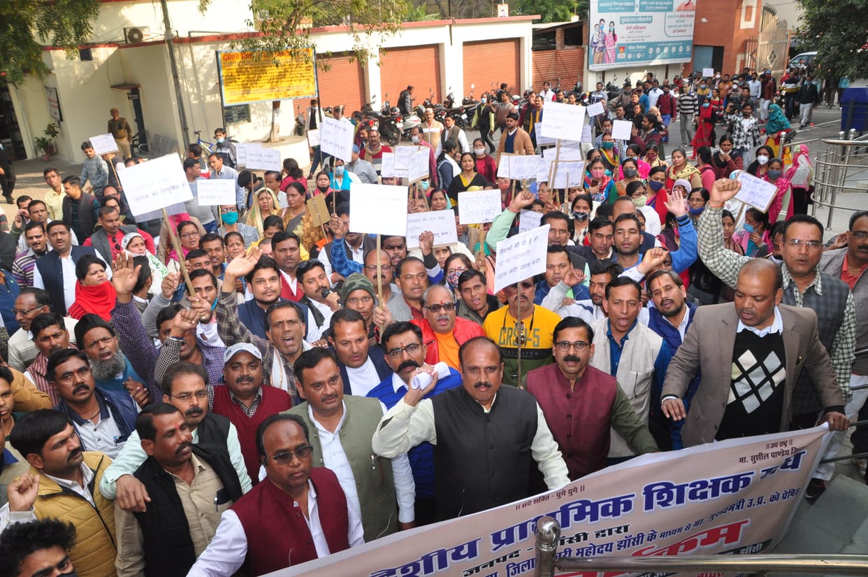 Teacher sangathan on the road