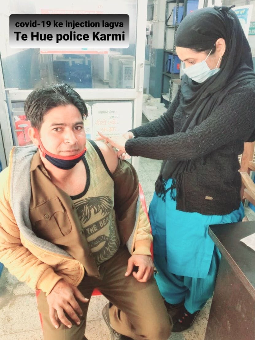 55 people including 55 policemen got  vaccination