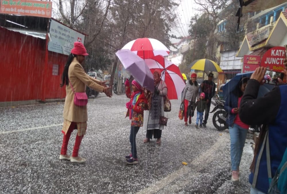 Uttarakhand Snowfall News update Today: Nainital Receives Season First Snowfall and Hailstorm photos