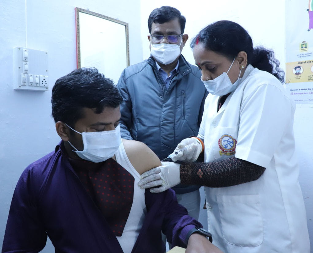 1182 vaccinated with DM, CRO