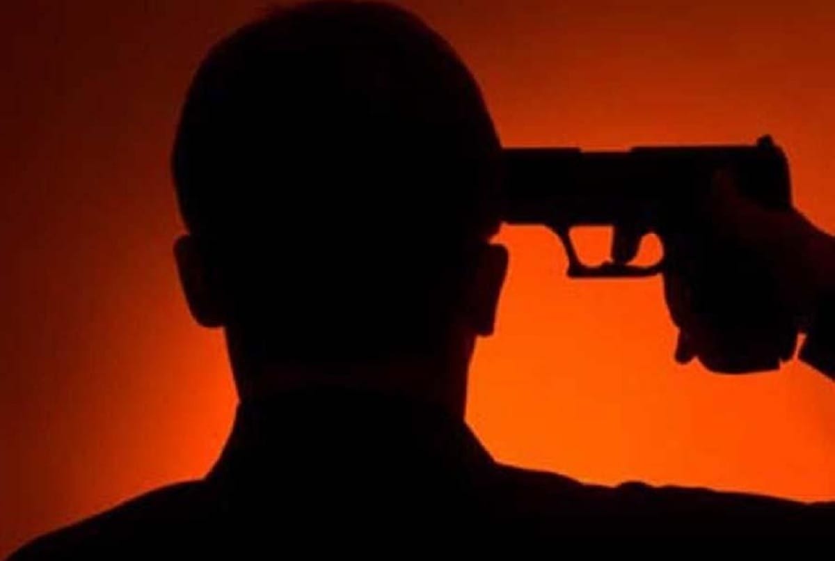 Youth commits suicide by shooting in Azamgarh, police engaged in investigation