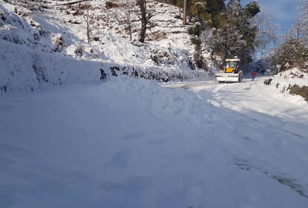 Uttarakhand Snowfall news update today: Gangotri-Yamunotri, Badrinath highway and Auli road Closed