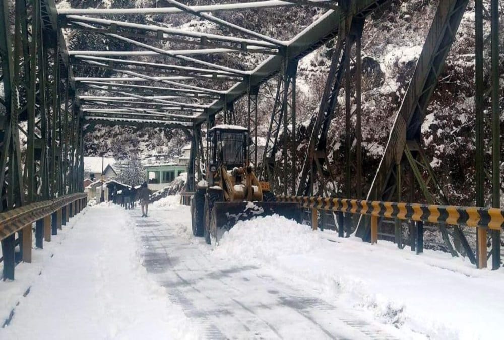 Uttarakhand Snowfall news update today: Gangotri-Yamunotri, Badrinath highway and Auli road Closed
