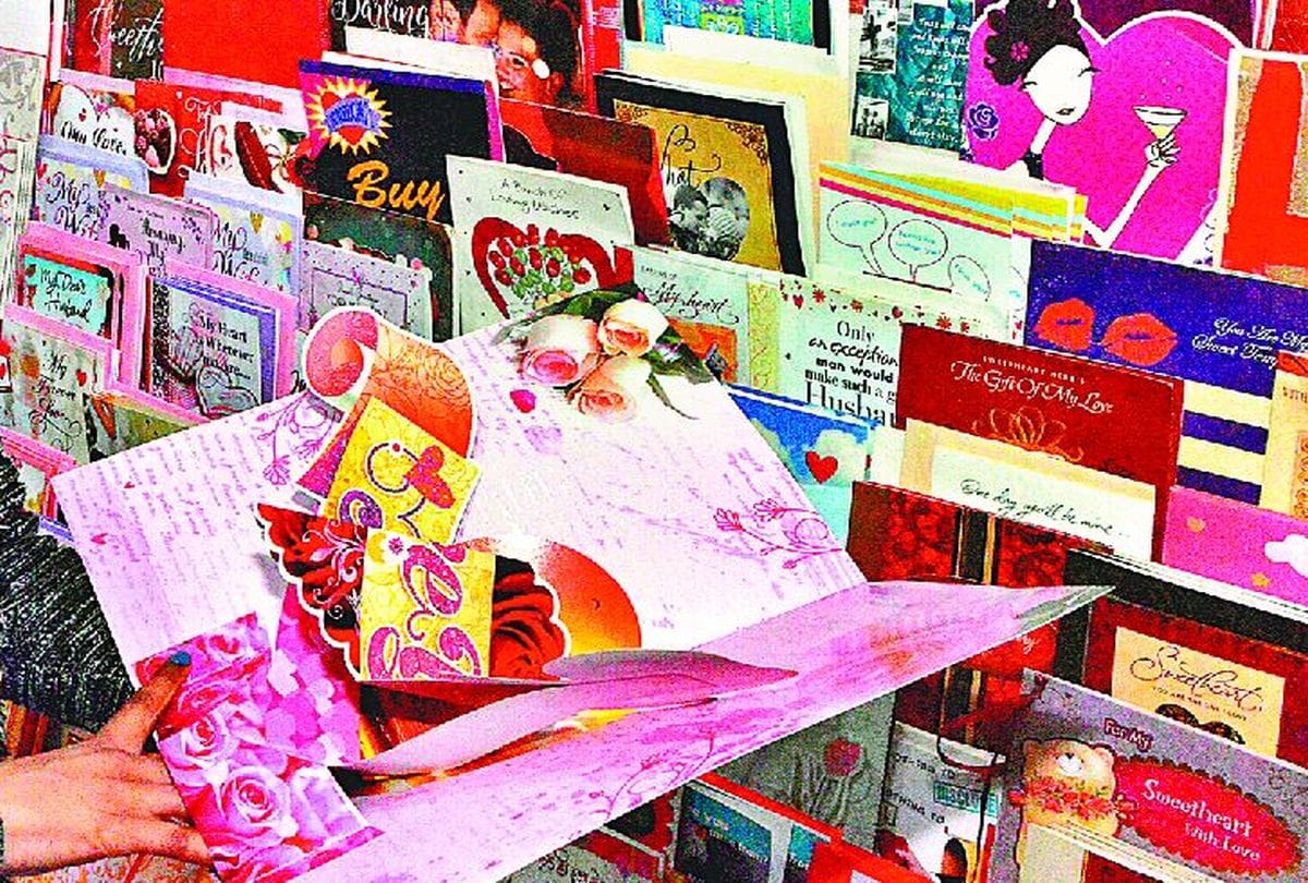 message of corona prevention by valentine gifts in agra