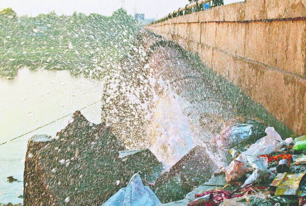 Water Wastage In Kamala Nagar Tehrir Give To Police