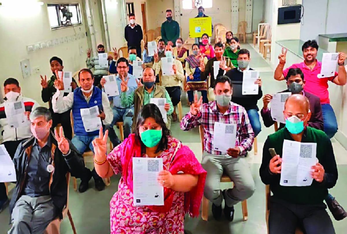 Delhi news: One lakh employees have vaccinated so far in capital