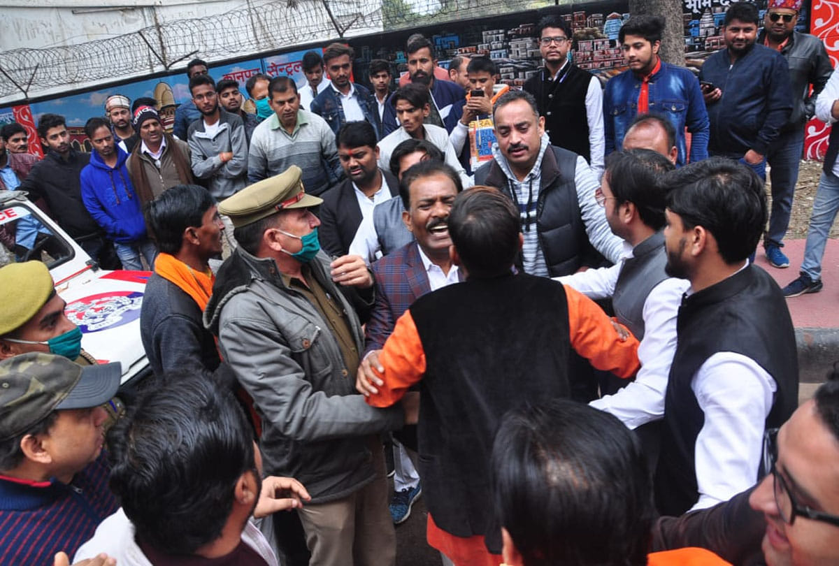 Chief Advisor slapped to Raju Srivastava's PRO