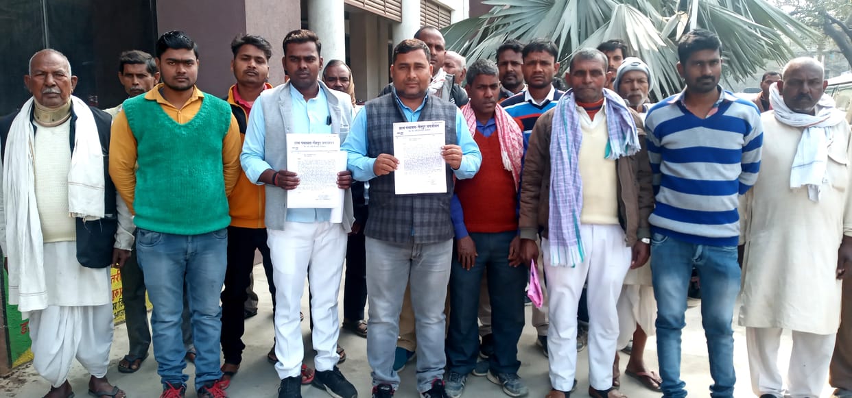 Villagers plead for a hearing of chak nigrains after demarcation in Azamgarh