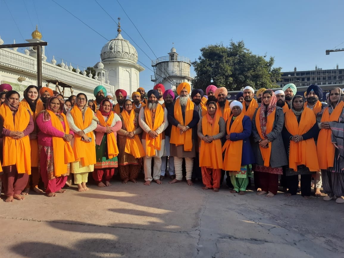 Akali Dal candidates cast their heads in Gurudwara Shri Amb Sahib