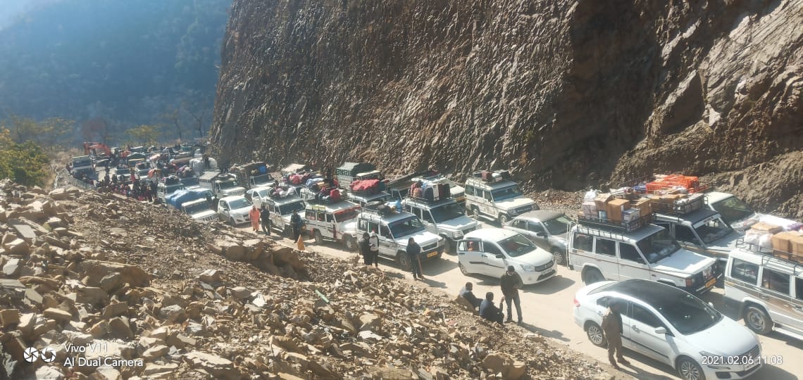 Badrinath Highway Closed News: badrinath highway closed in totaghati due to debris