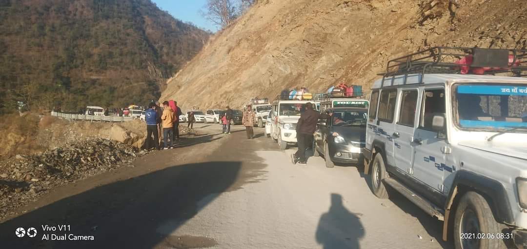Badrinath Highway Closed News: badrinath highway closed in totaghati due to debris