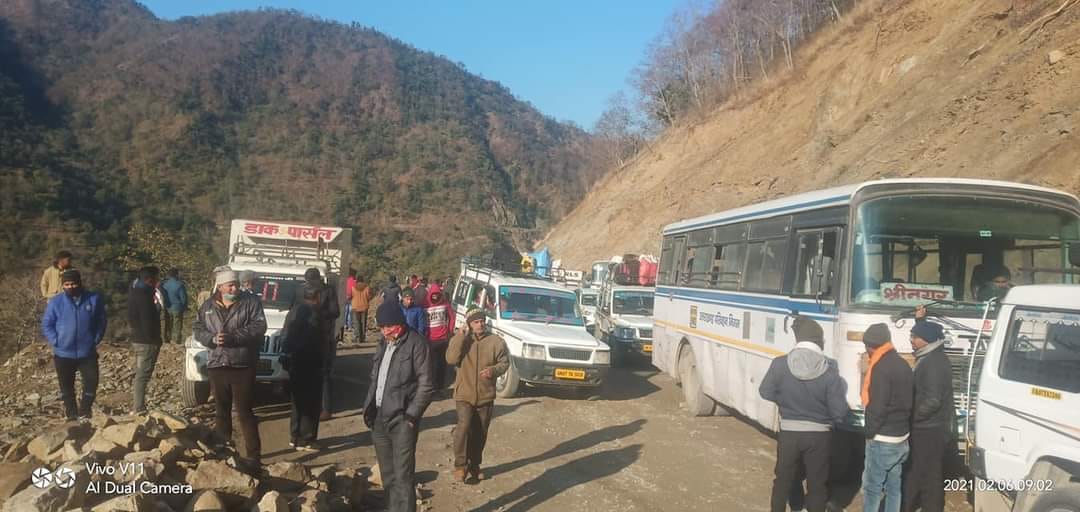 Badrinath Highway Closed News: badrinath highway closed in totaghati due to debris