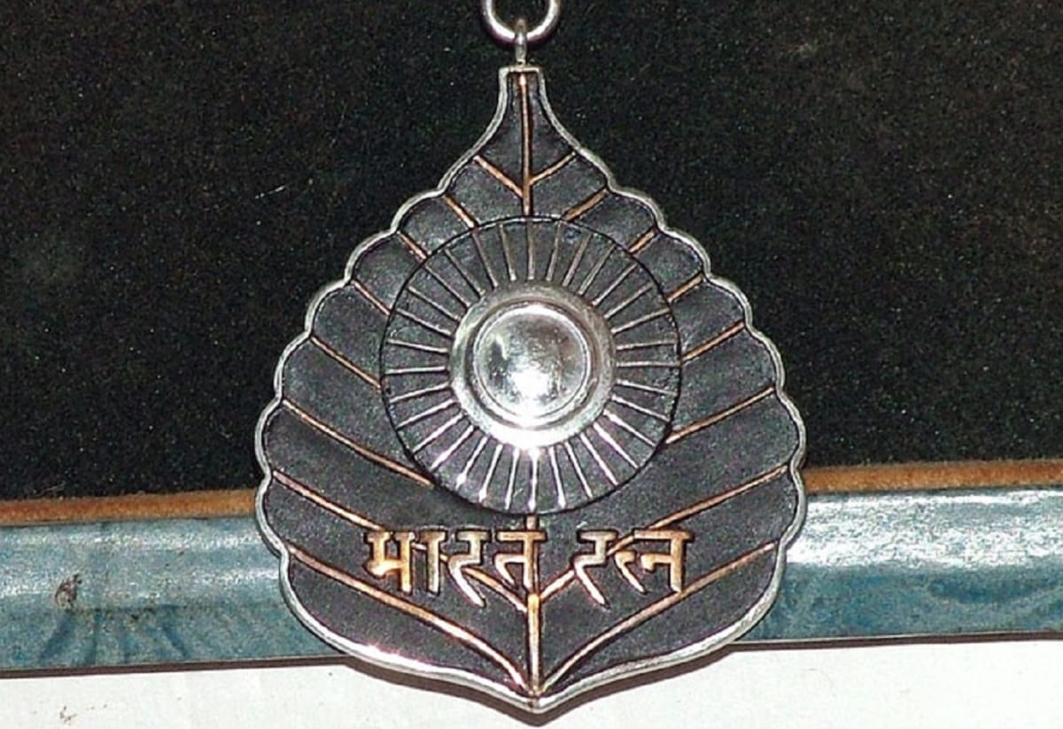 What is Bharat Ratna Award and who got the Bharat Ratna award first