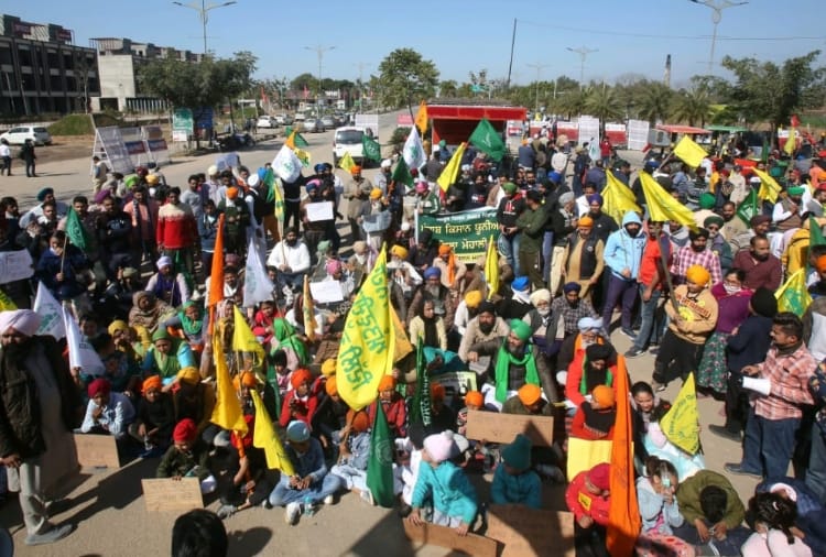 Road jam in Chandigarh in support of farmers