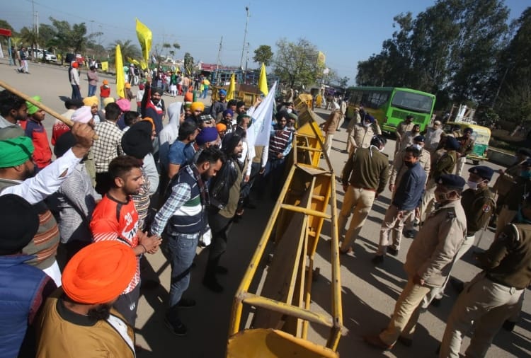Road jam in Chandigarh in support of farmers