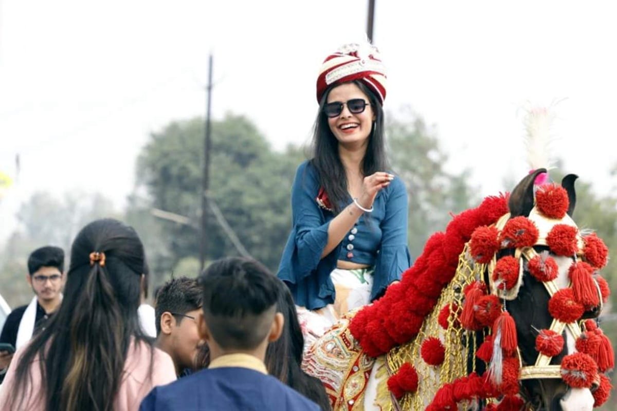 Jabalpur MP News: bride took procession on horse dulhan baraat dance in satna family says want to give message to society equality