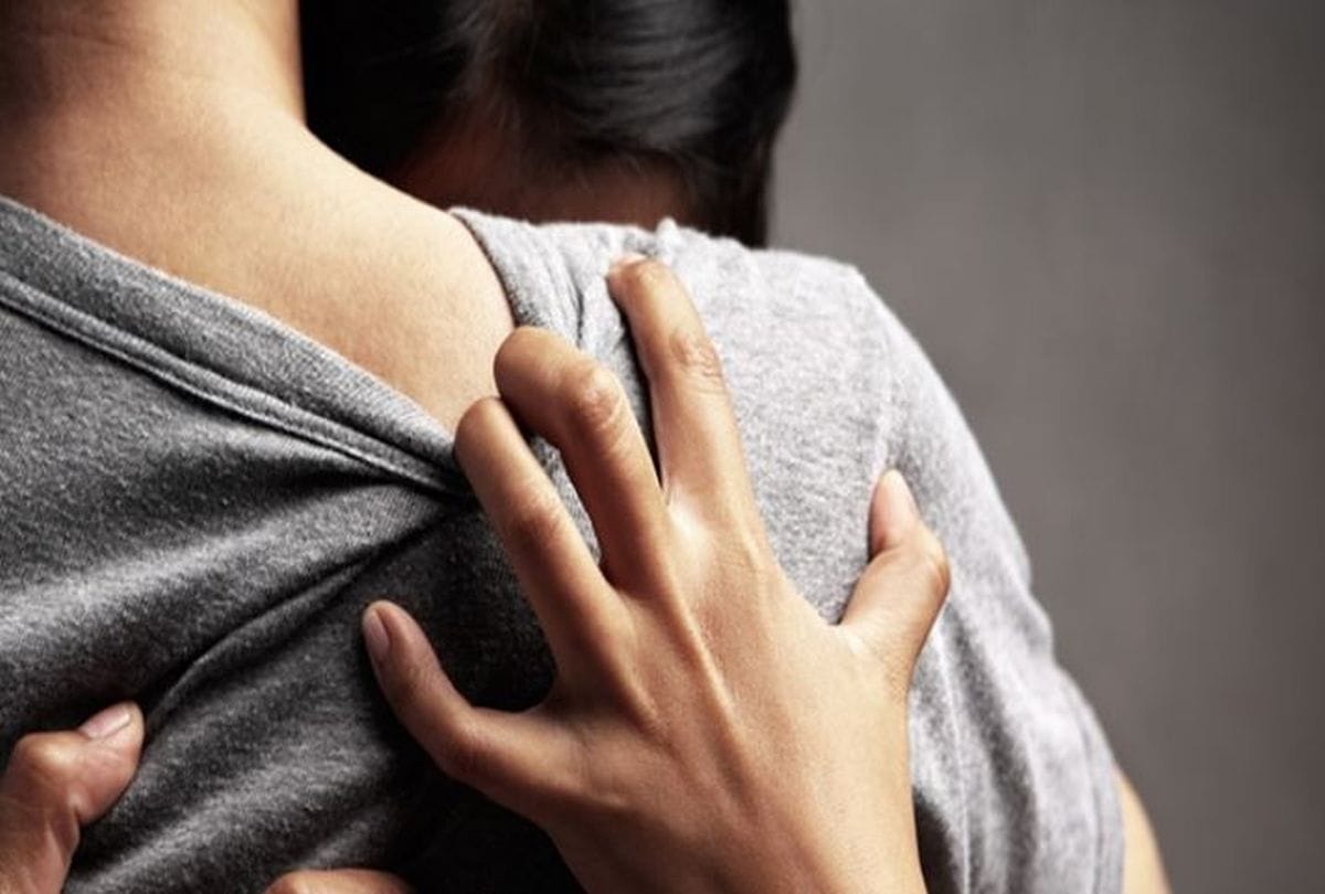 husband caught wife with lover in mainpuri