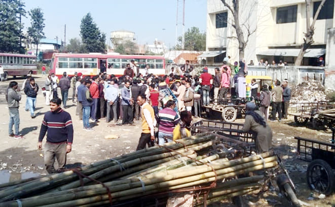 Jugaad vehicles seized, angry drivers created ruckus