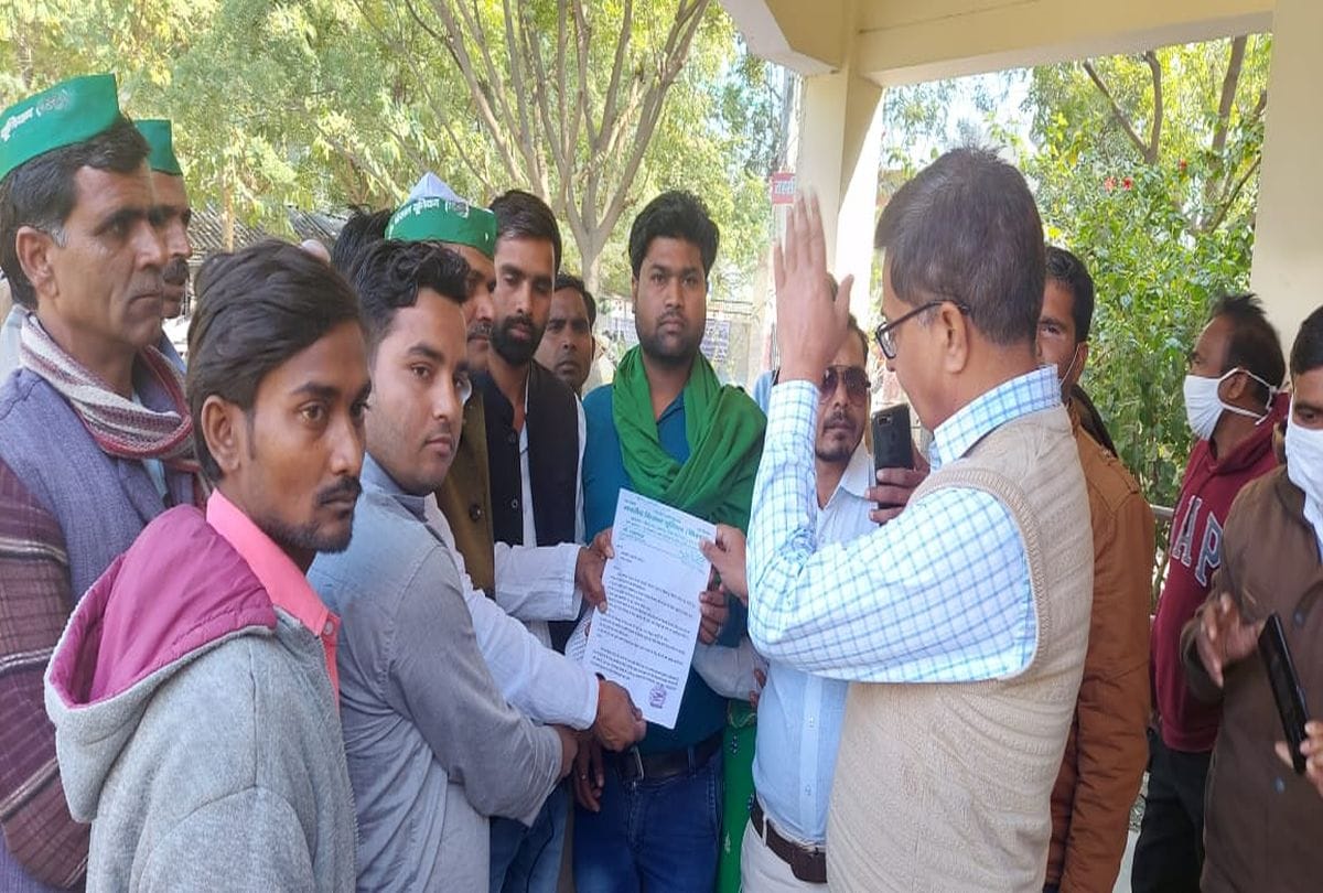 Farmers submitted memorandum against farm laws in agra