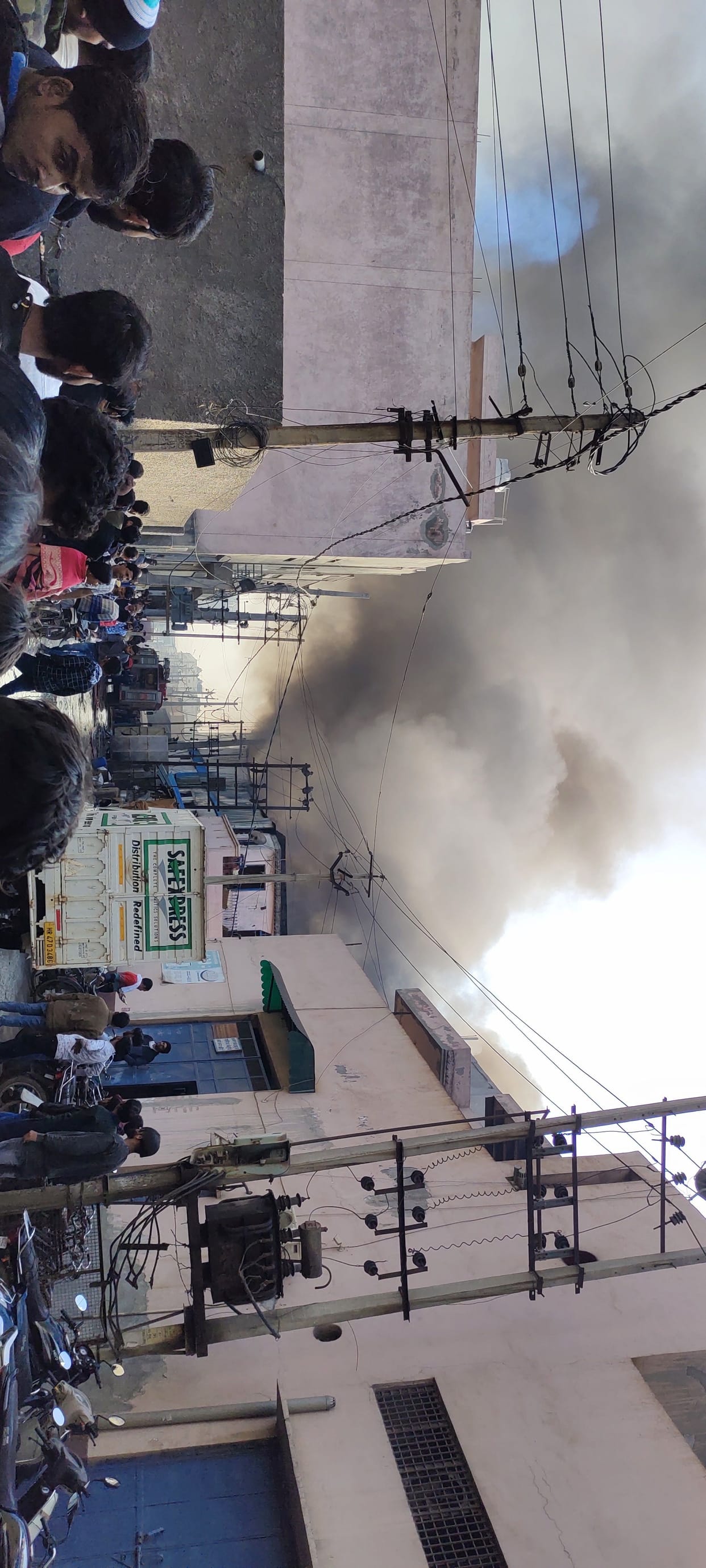 12 fire brigade vehicles caught fire in shoe-warehouse