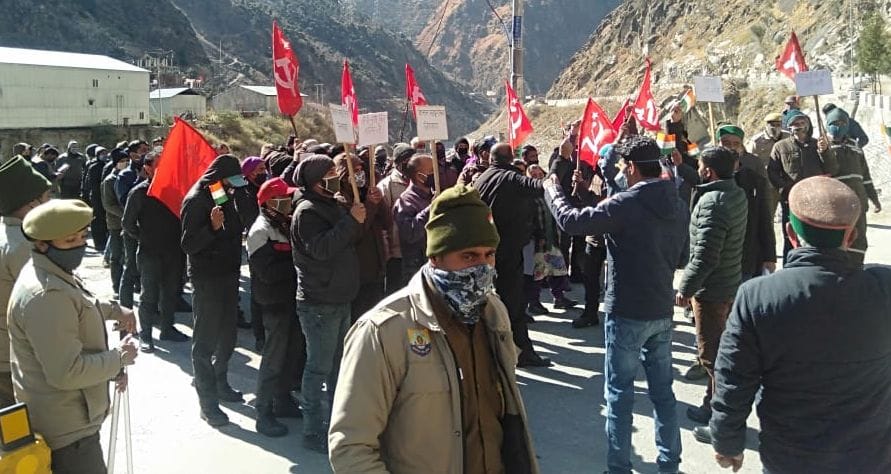 Kisan Sabha jammed the block in Kinnaur