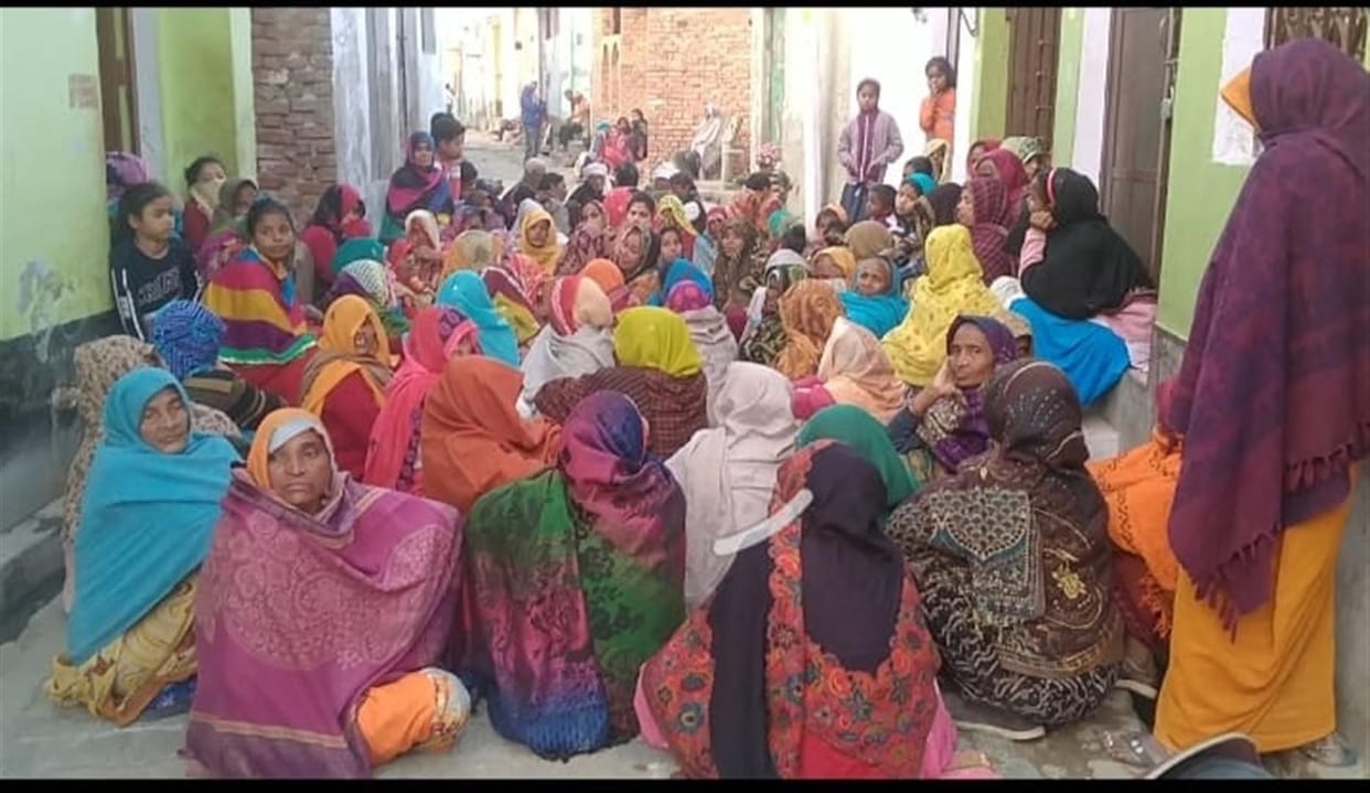 Hathras: Silence in village Nagla Mian, families create chaos