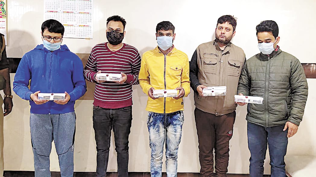 Thug took loan by fabricated document of renowned doctors