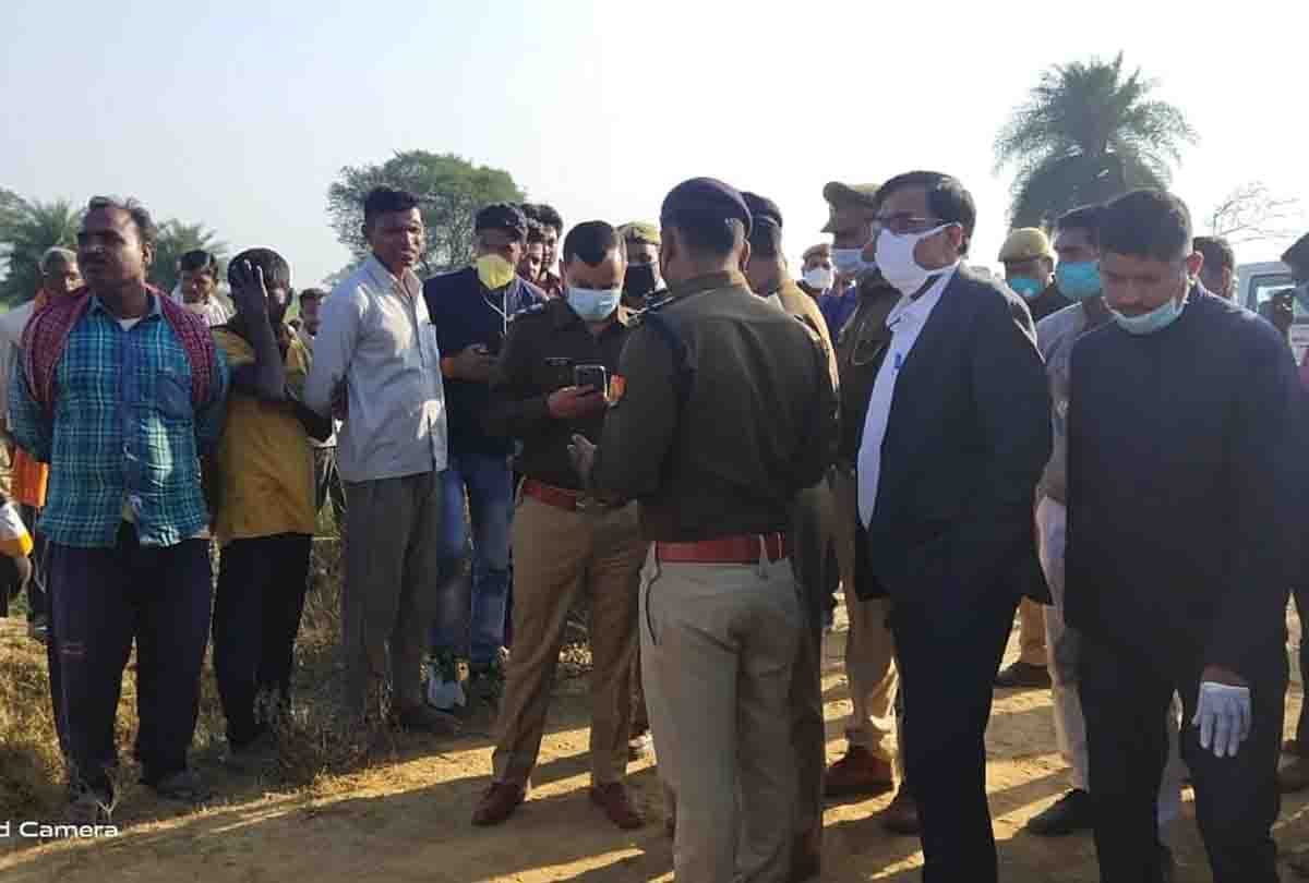 Headless body of a woman wearing jeans t-shirt recovered in Fatehpur, sensation spread among villagers