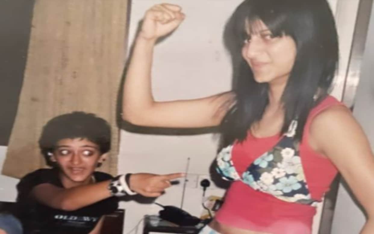 shruti haasan shares childhood unseen picture with sister