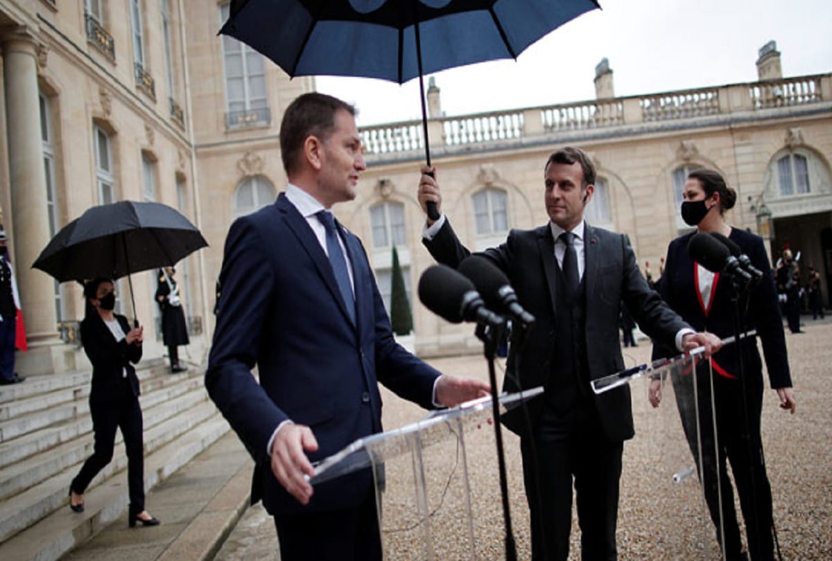 French President presented an example of humility