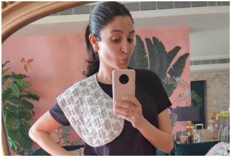 Anushka Sharma Latest Mirror Selfie with Burp Cloth After Birth of VAMIKA Goes Viral