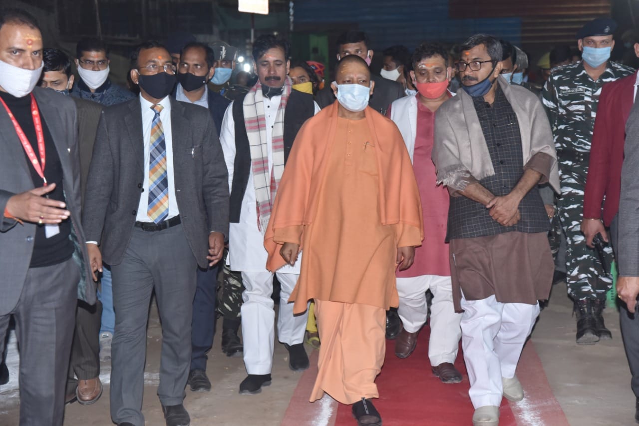 CM Yogi took detailed information about construction work of Kashi Vishwanath Dham, see photos