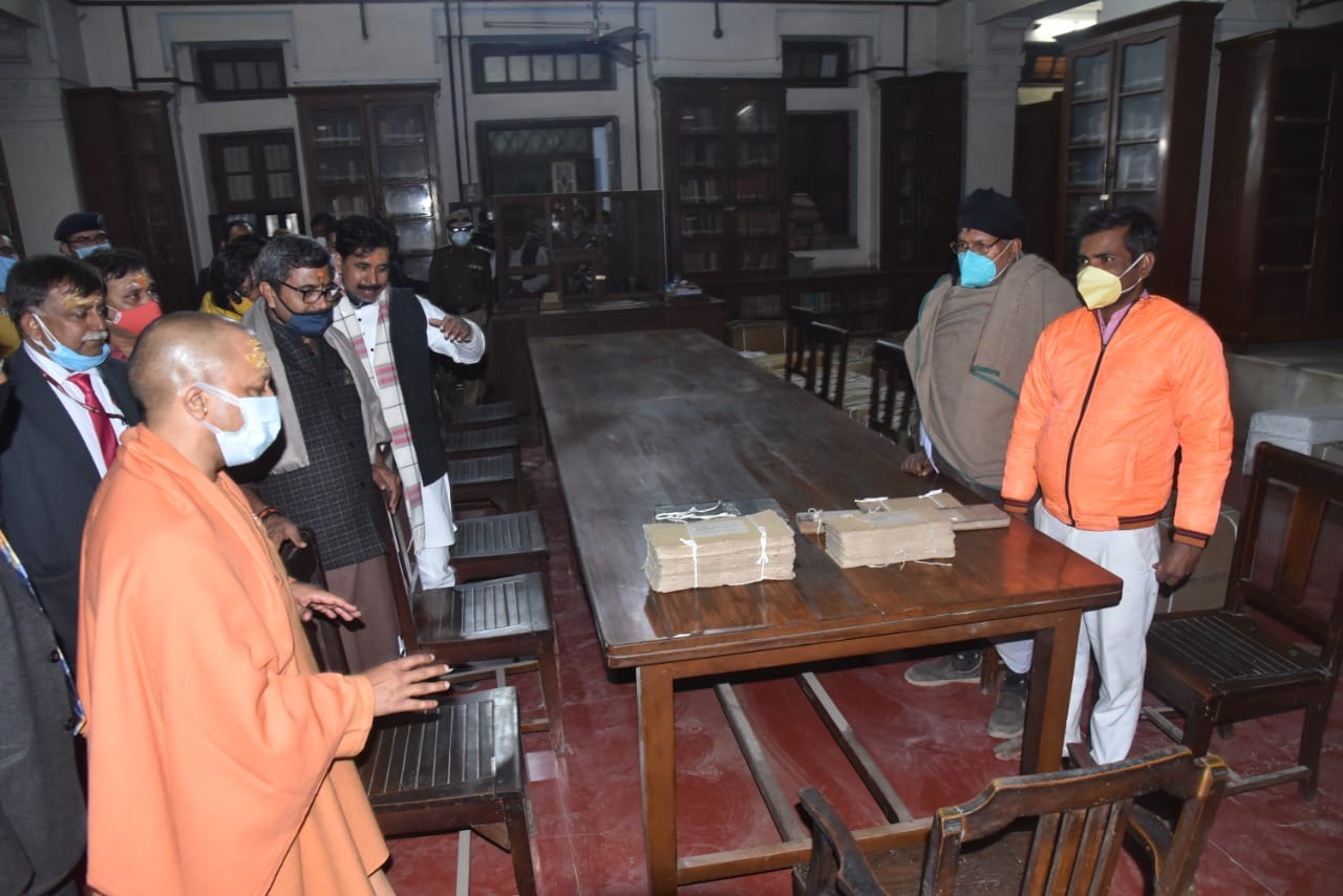 CM Yogi took detailed information about construction work of Kashi Vishwanath Dham, see photos