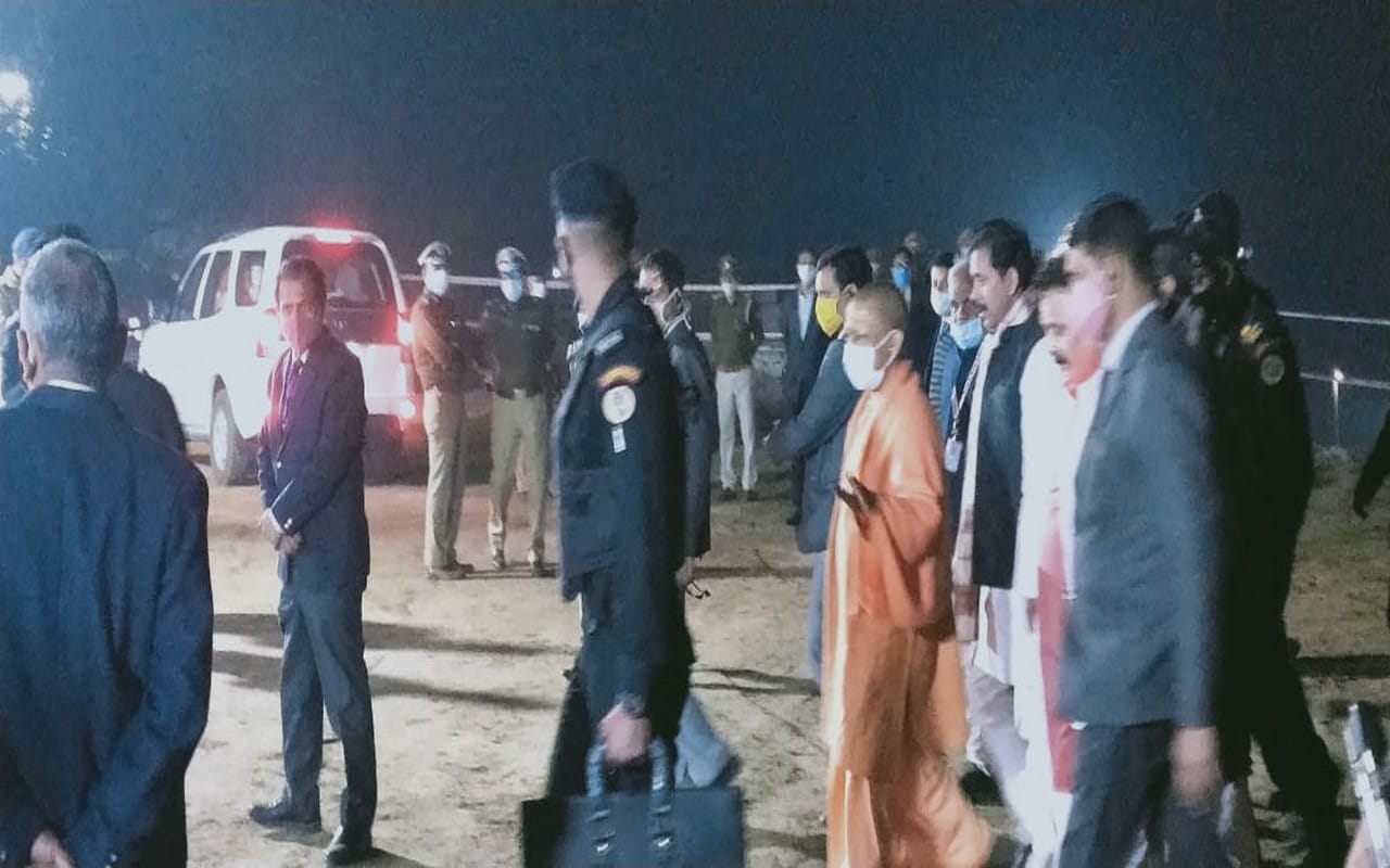 CM Yogi took detailed information about construction work of Kashi Vishwanath Dham, see photos