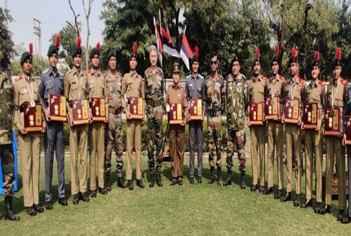 Agra College Student Lakshmi Basavaraj gets the honor of Best NCC Cadet in Uttar Pradesh