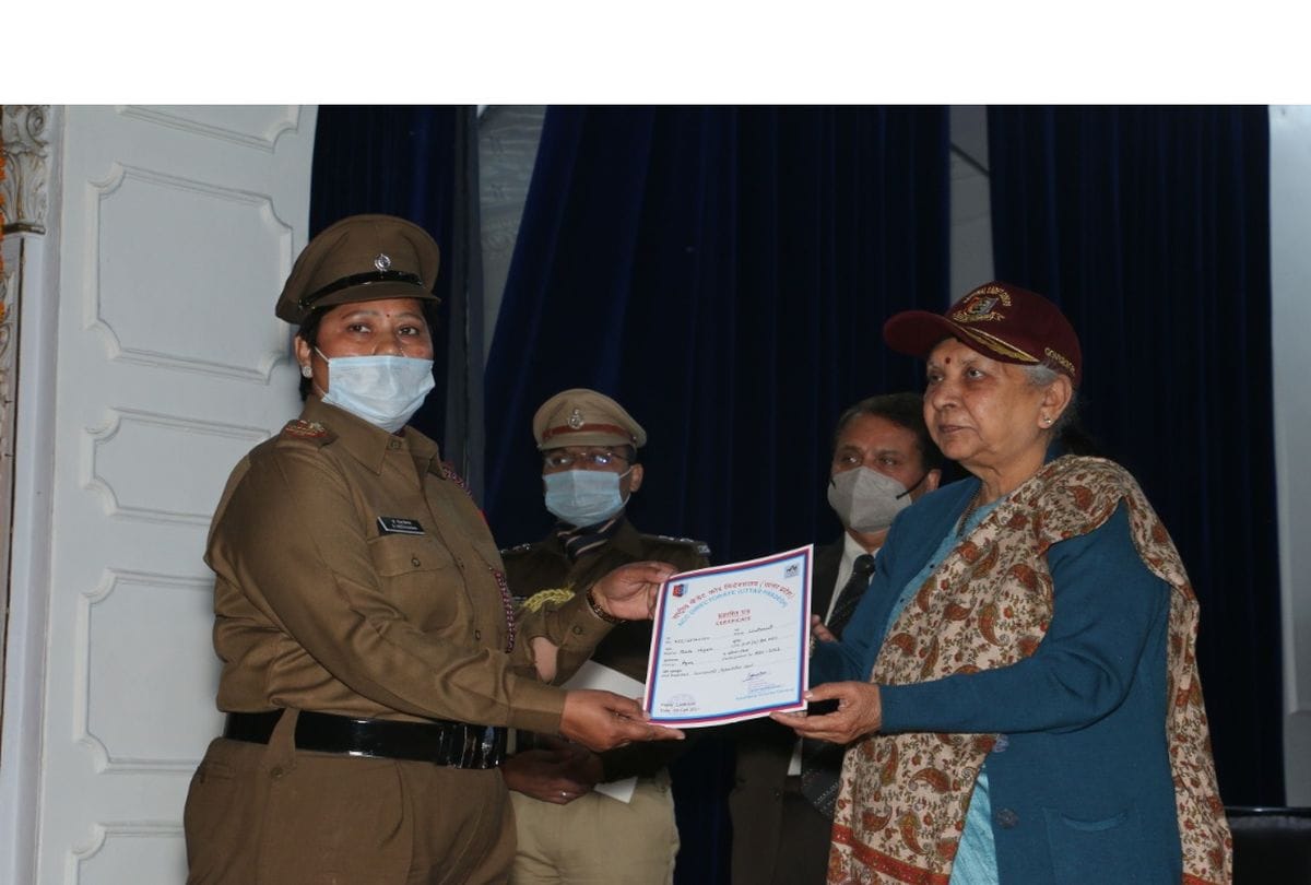 Agra College Student Lakshmi Basavaraj gets the honor of Best NCC Cadet in Uttar Pradesh