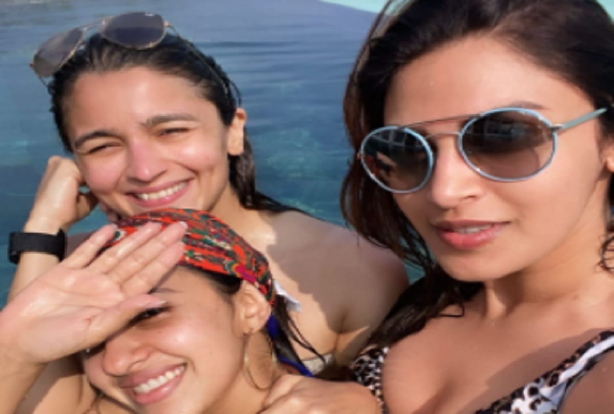 Alia Bhatt latest hot glamourous pictures enjoying Maldives trip with sister Shaheen Bhatt and friends