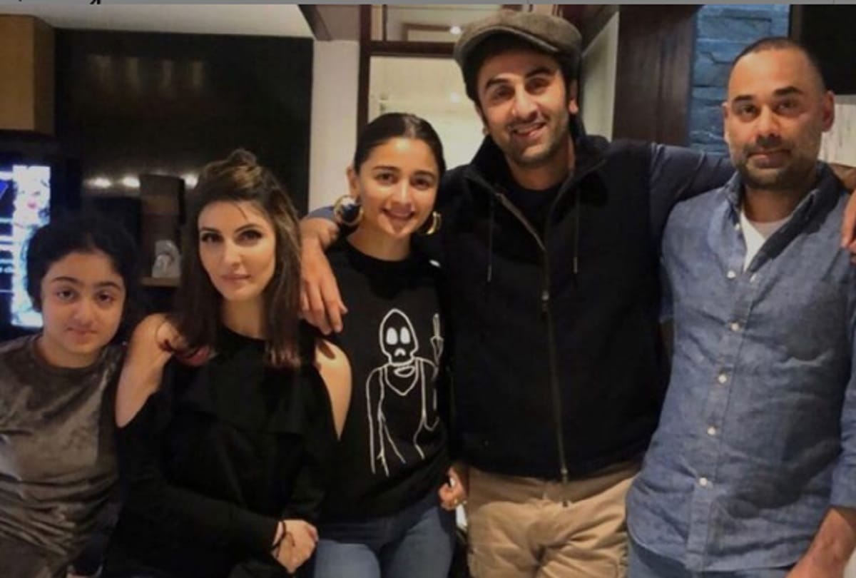 Alia Bhatt latest hot glamourous pictures enjoying Maldives trip with sister Shaheen Bhatt and friends